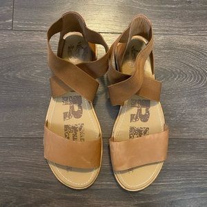 Sorel tan sandals
